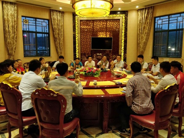 齊心協(xié)力，為公司的未來再創(chuàng)輝煌！